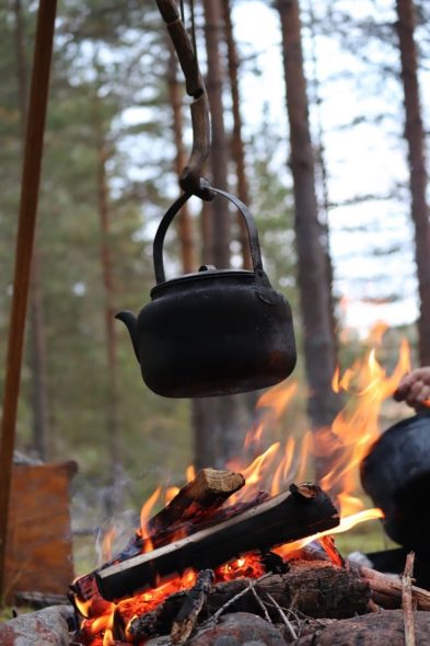 Kaffekanna över öppen eld